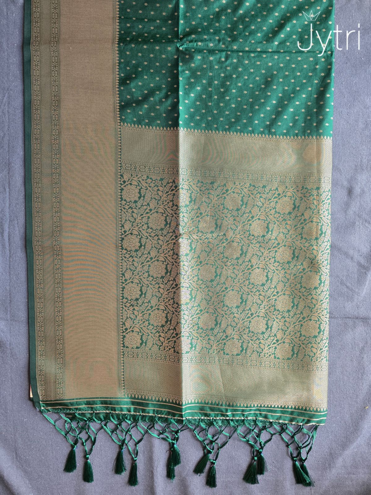 Dark Green Saree with Golden Zari Pallu