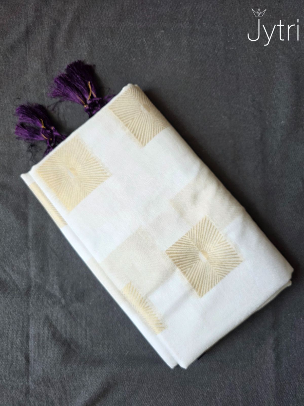 Off White Georgette Saree with Zari Work