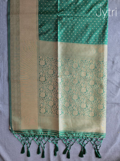 Dark Green Saree with Golden Zari Pallu