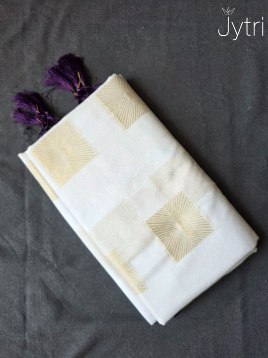 Off White Georgette Saree with Zari Work